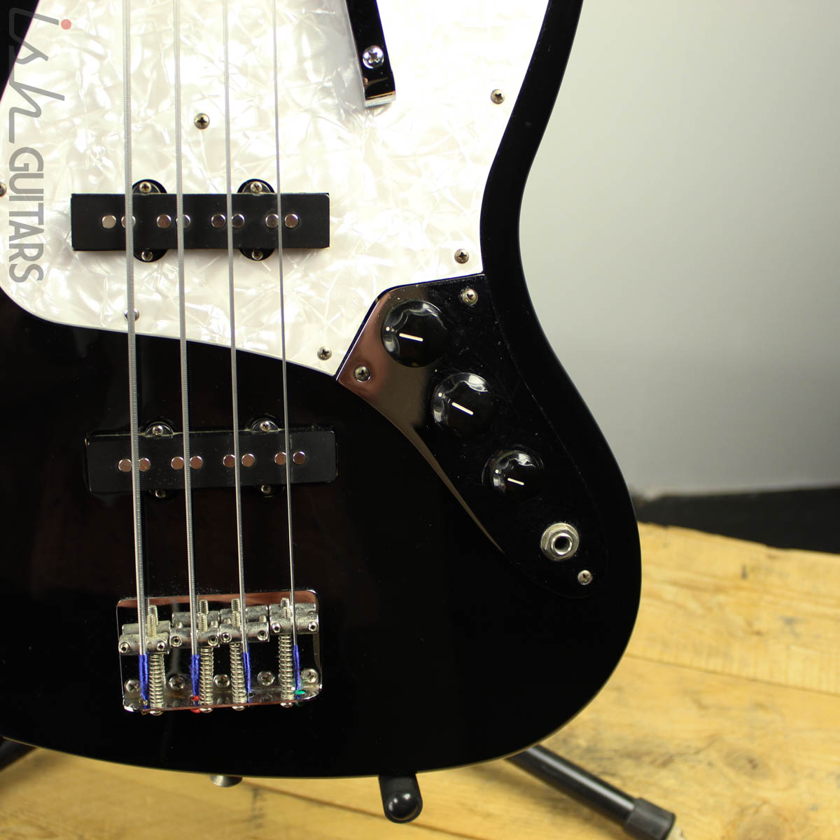 2000 Fender MIM Fretless Jazz Bass Black – Ish Guitars