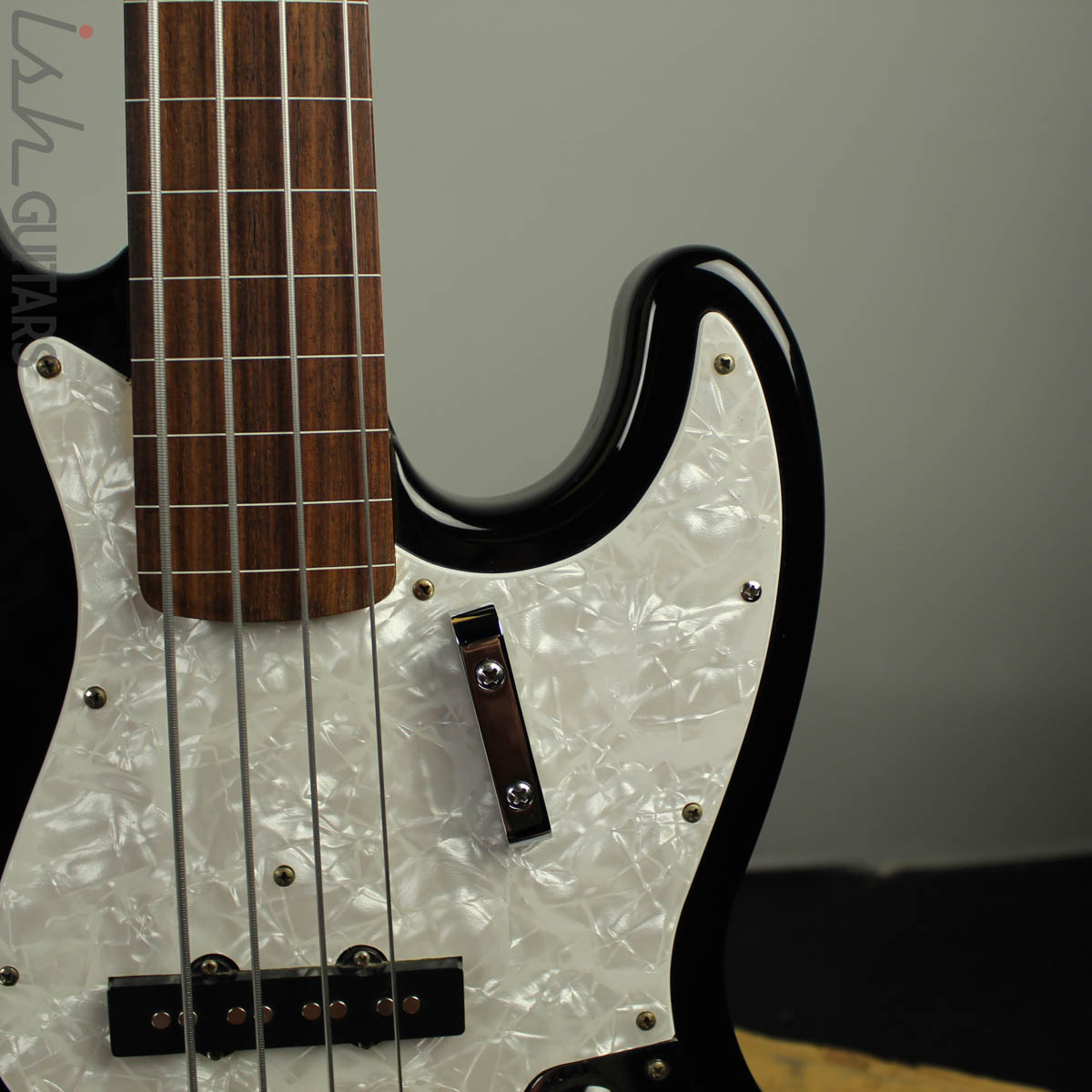 2000 Fender MIM Fretless Jazz Bass Black – Ish Guitars