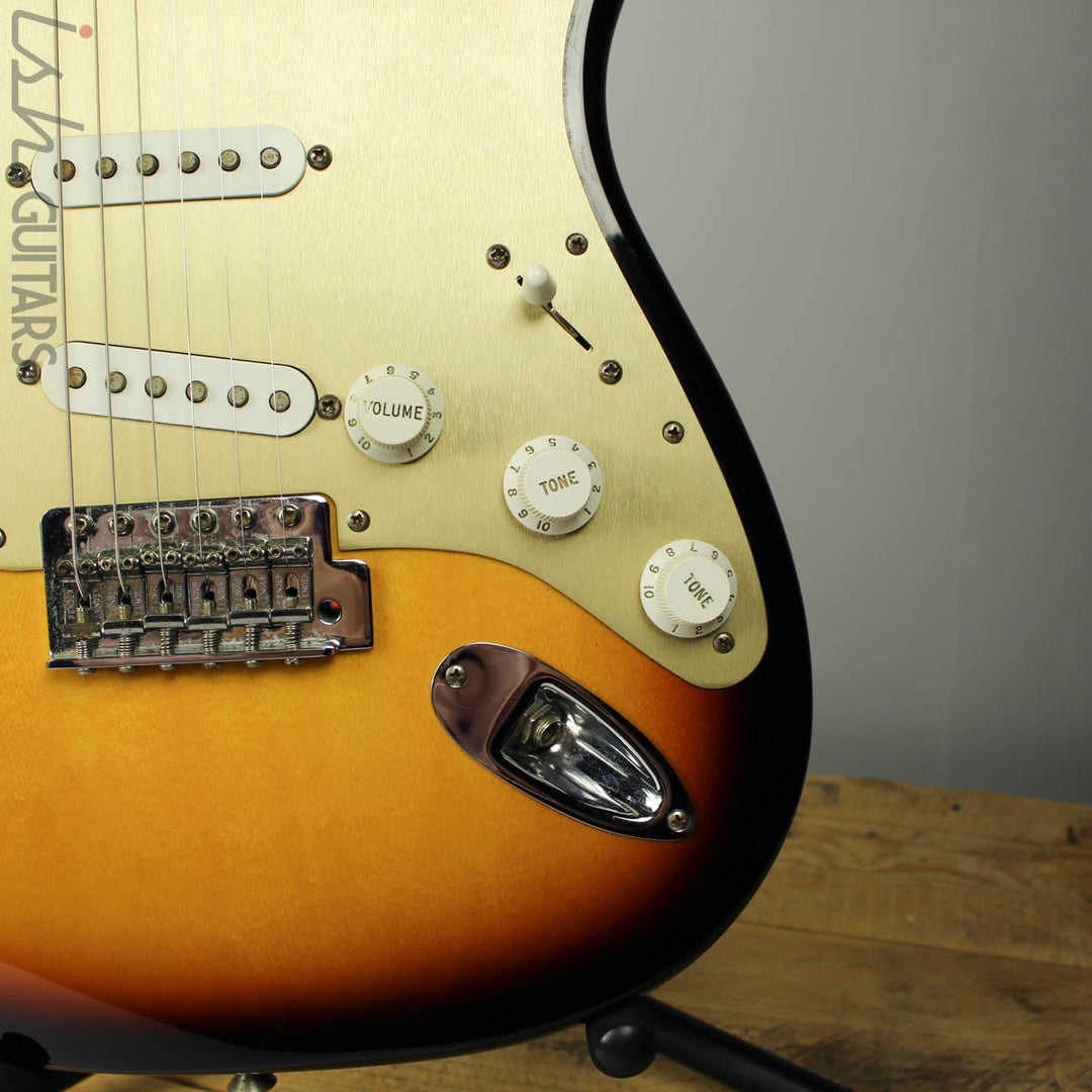2000 Fender MIM Stratocaster Sunburst w/ Gold Anodized Pickguard