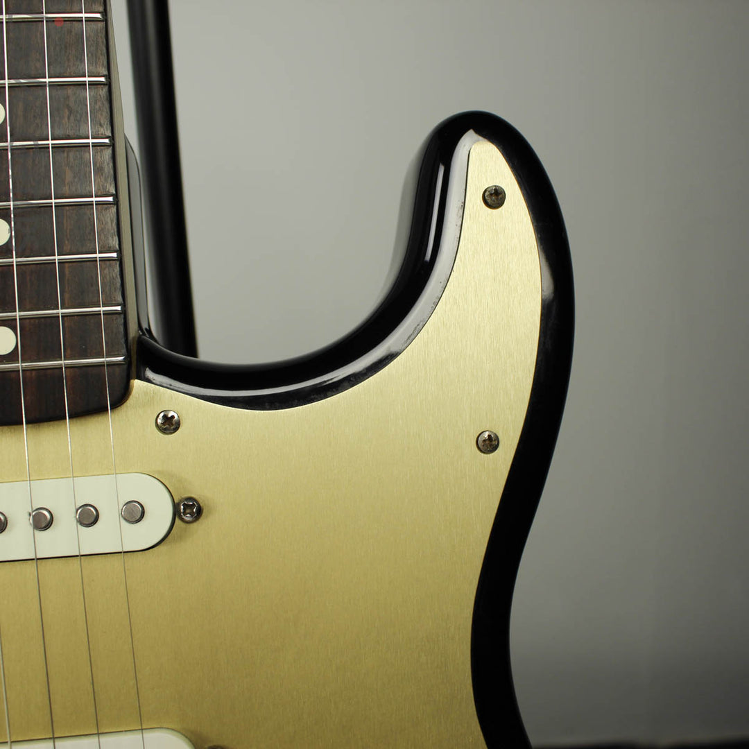 2000 Fender MIM Stratocaster Sunburst w/ Gold Anodized Pickguard