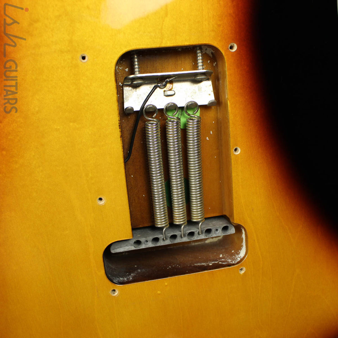 2000 Fender MIM Stratocaster Sunburst w/ Gold Anodized Pickguard
