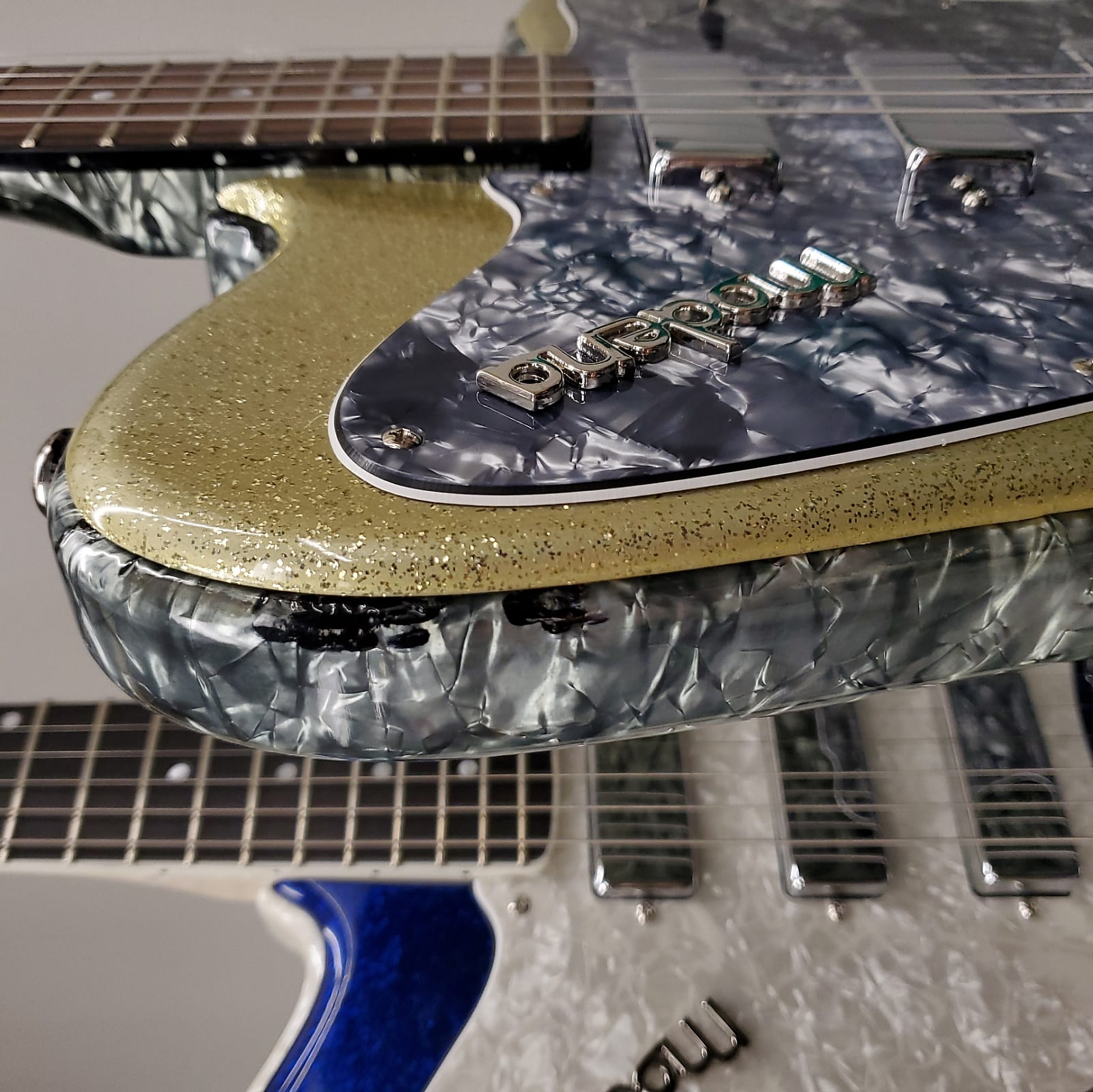 Italia Modena Gold Sparkle B-Stock – Ish Guitars