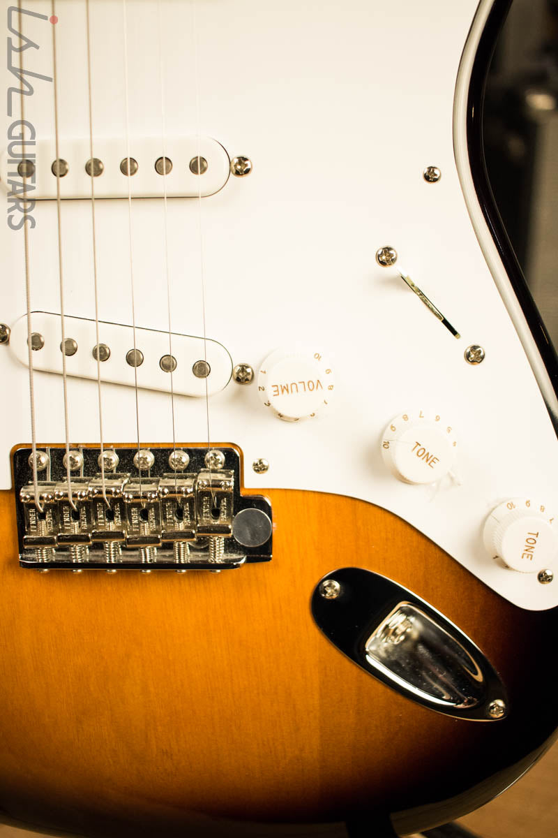 2014 Fender American Vintage Reissue ‘54 Stratocaster Sunburst Limited Edition