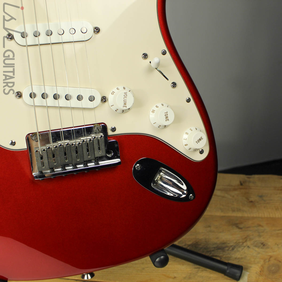 2005 Fender American Standard Stratocaster Candy Apple Red – Ish