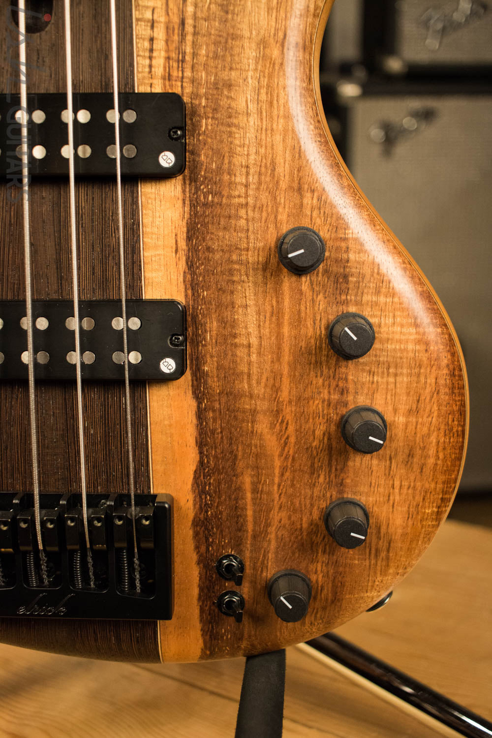 Elrick Singlecut Neck Through Bass Guitar Wenge Neck