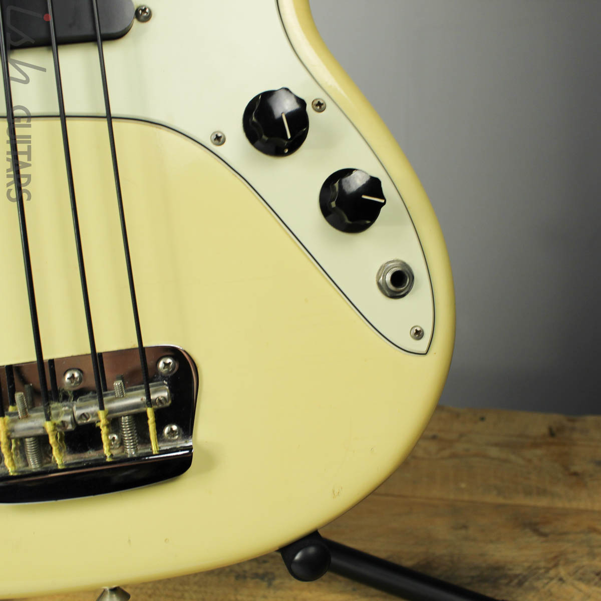 1976 Fender Musicmaster Bass Short Scale Olympic White w/OHSC