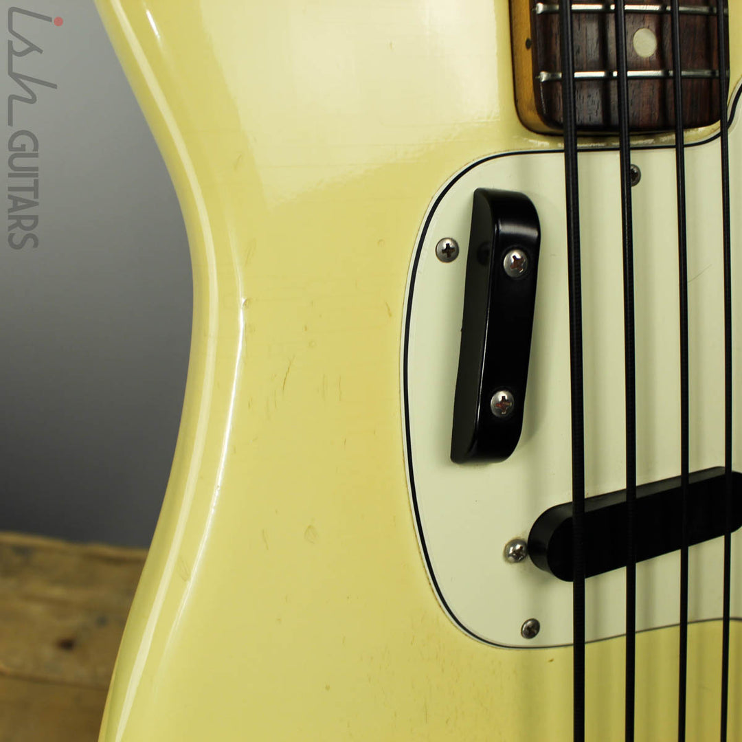 1976 Fender Musicmaster Bass Short Scale Olympic White w/OHSC