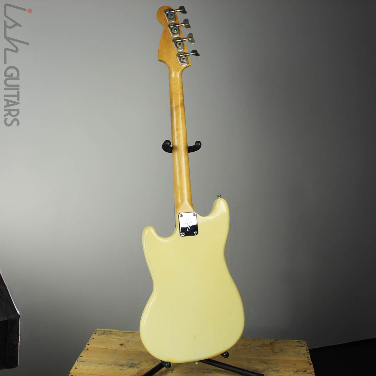 1976 Fender Musicmaster Bass Short Scale Olympic White w/OHSC