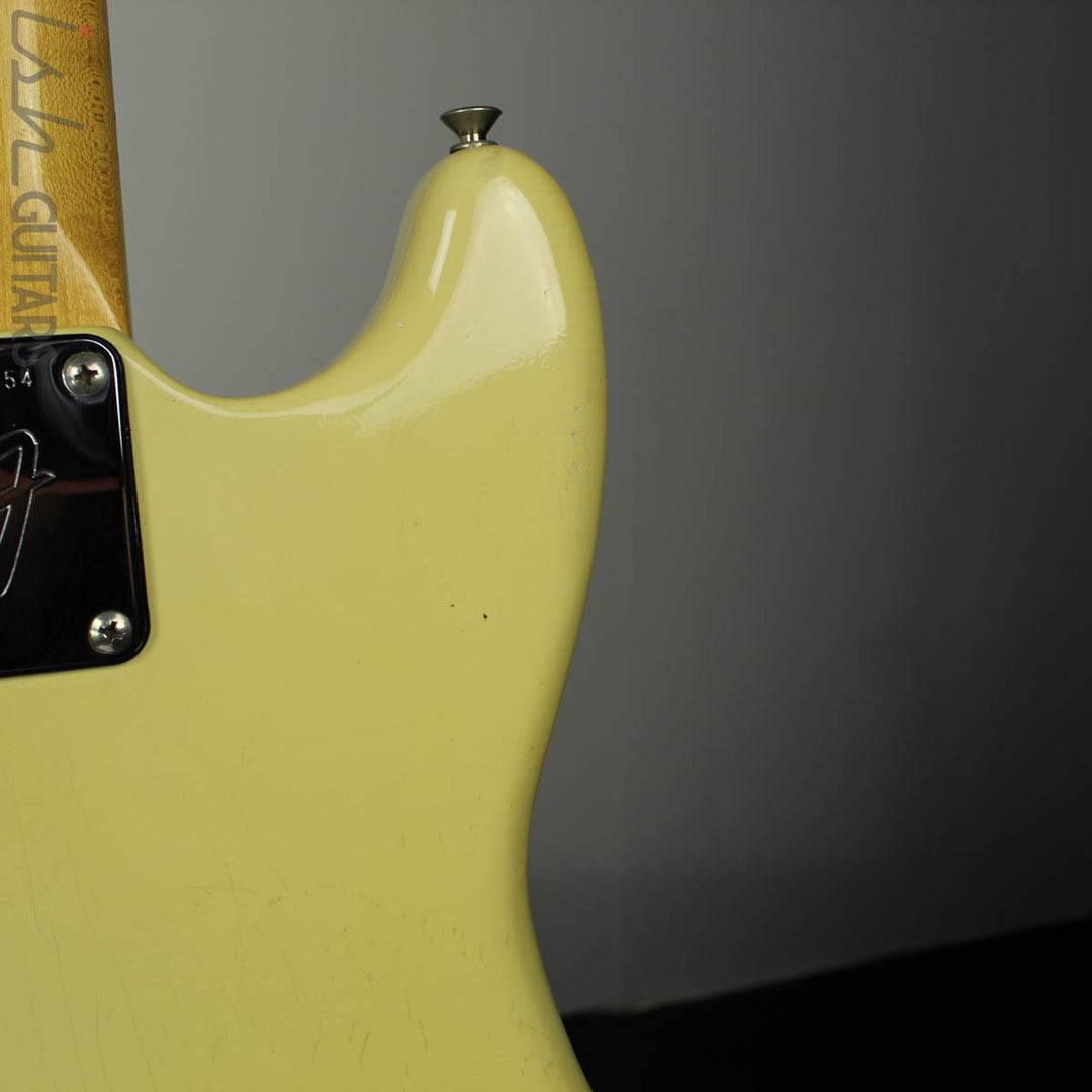 1976 Fender Musicmaster Bass Short Scale Olympic White w/OHSC