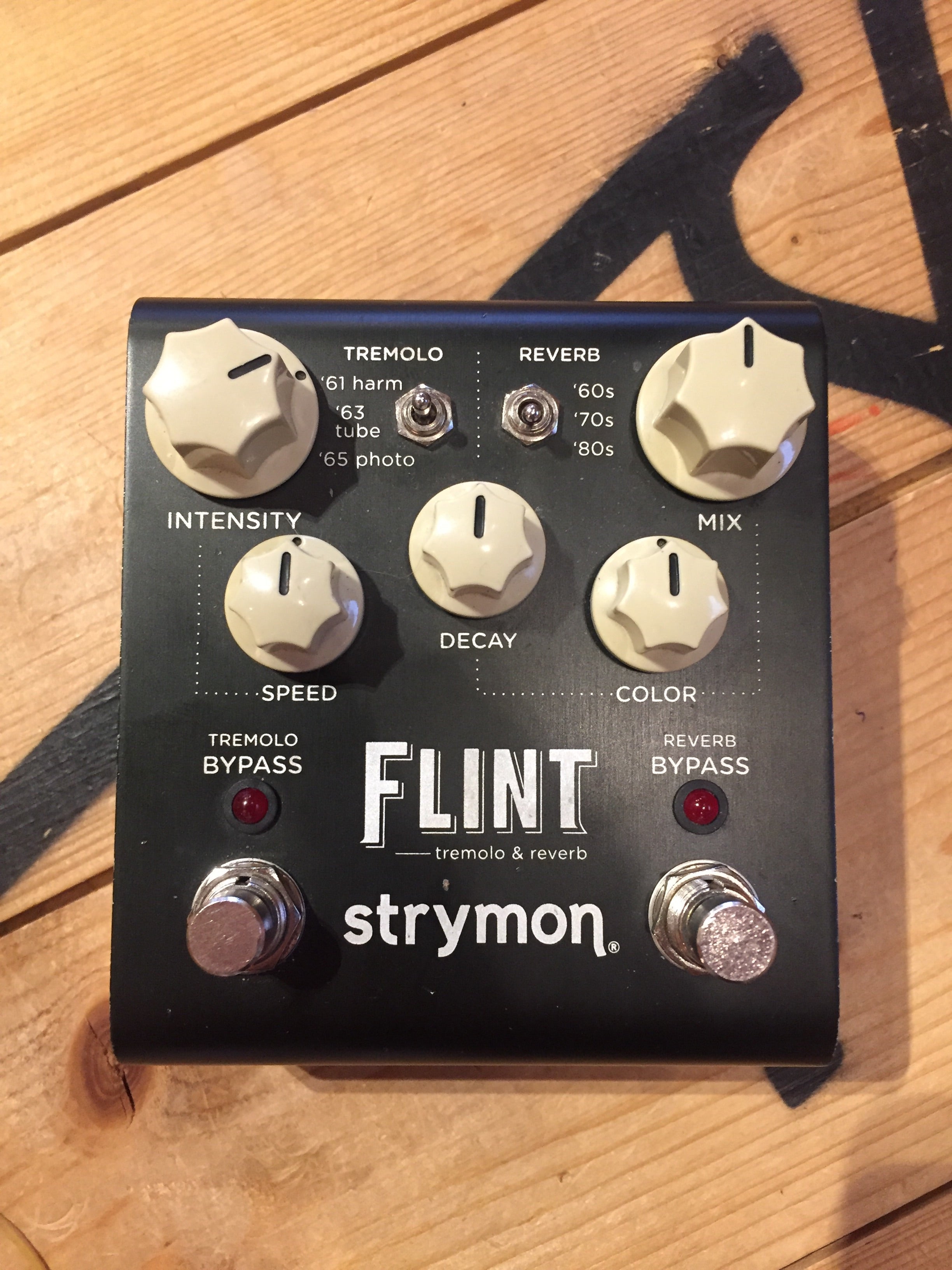 Strymon Flint Tremolo & Reverb Pedal – Ish Guitars